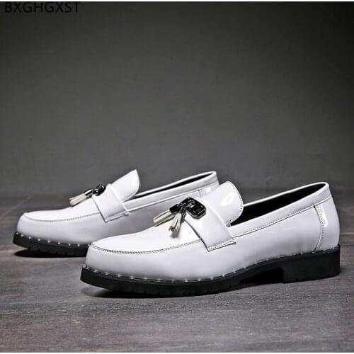 Formal Black Loafers Dress Shoes Mens Fashion Wedding Shoes for Men 2021 White Patent Leather Shoes Men Tassel Chaussure Homme