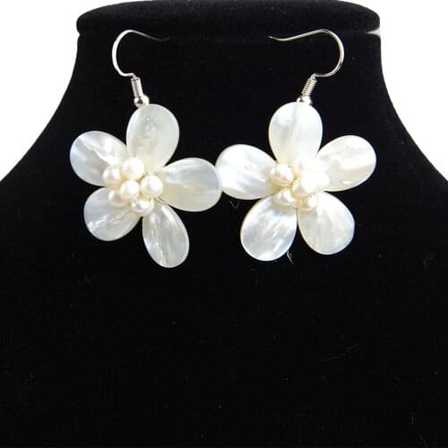 Natural White Shell Beads Freshwtaer Pearls Flower Earrings Fashion Fine Jewelry Handmade Hook Dangle Earrings Women Girl Gift