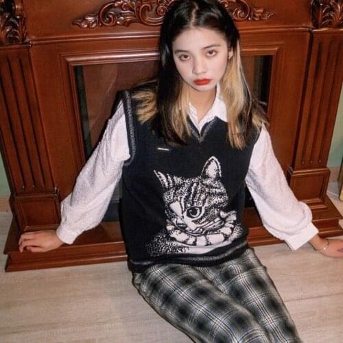 Autumn and winter new style Japanese cartoon pattern sleeveless sweater vest knitting ladies V-neck pullover blouse all-match