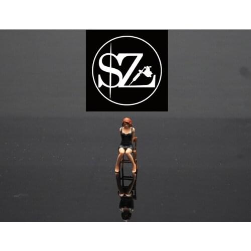 1/64 Scale Resin Die Casting Figure Model Cartoon Character Black Widow Doll Car Model Scene Layout Collection Decoration Toy