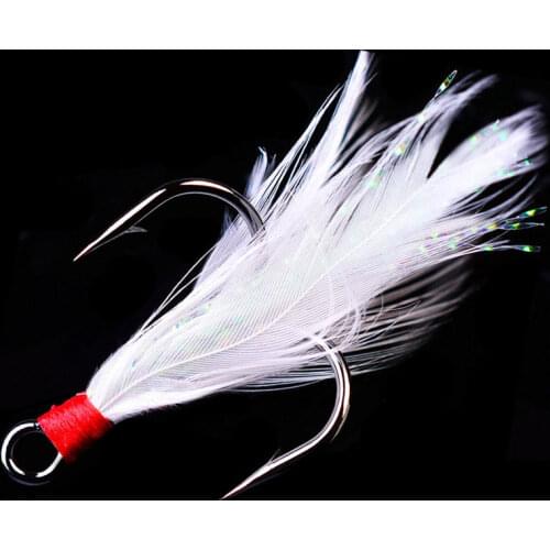 100Pcs/lot 2#-10# Black Fishing Hook High Carbon Steel Treble Overturned Hooks with Feather Fishing Tackle Round Bend Treble