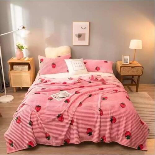 Bedspread On the Bed Throw Blanket for Bed Cover Warm Adult Kids Milk Silk Cobertor Cute Pink Strawberry Koc Happy Nappers