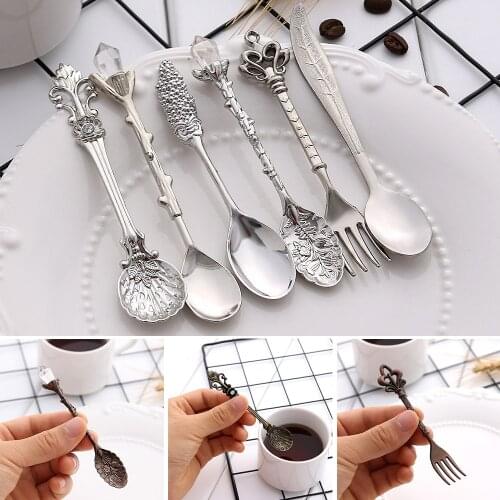 Vintage Spoons Fork Mini Royal Style Metal Gold Carved Coffee Snacks Fruit Prikkers Dessert Fork Kitchen Tool Teaspoon