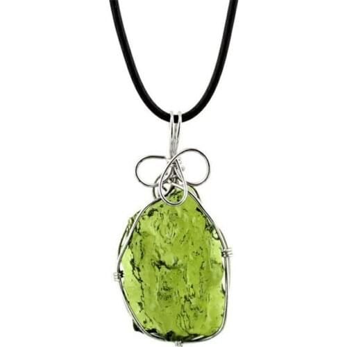 Hot Sale A++ Natural Moldavite green aerolites crystal Falling stone pendant energy apotropaic 7g-8g/ lot + free rope Necklace