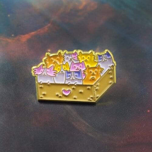 A Box of Kittens Creative Brooch Gold Box Heart a Group of Loving Cats Enamel Pin Denim Shirt Badge Family Friend Life Love Gift