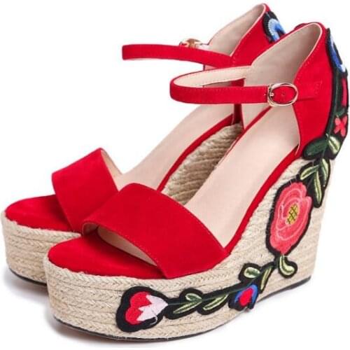 New fashion woman flower high platform wedge buckle sandal green red color high wedge woman sandal flower
