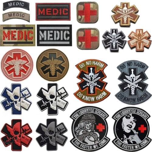 Embroidered Patches MEDIC Skull Tactical Military Patches PARAMEDIC Decorative Reflective Medical Cross Embroidery Badges