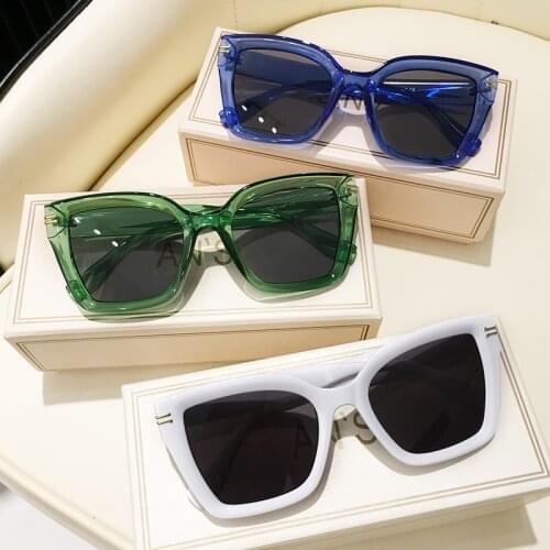 WHO CUTIE New Fashion Rivets Square Tom Sunglasses Women 2021 Brand Designer 90s Oversized Cat Eye Men Sun Glasses Shades Female
