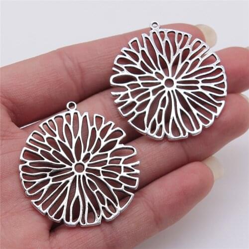 WYSIWYG 2pcs Charms Jewelry Findings Diy Accessories Hollow Flower Pendant Pendant Antique Silver Color 37x40mm