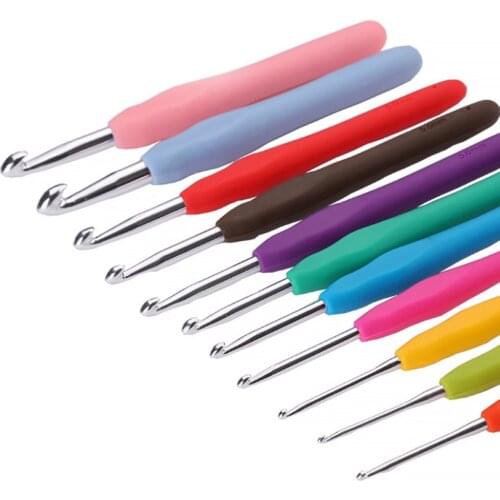 Crochet Hooks Comfortable Handle For Needlework Thread Needles For Knitting Pattern Handicraft Accessories Color Random