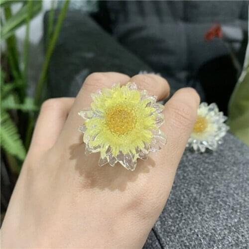 Lovely Daisy Flower Big Ring for Women Girl Trendy Resin Jewelry Blooming Chrysanthemum White Pink Yellow Petals Party Rings