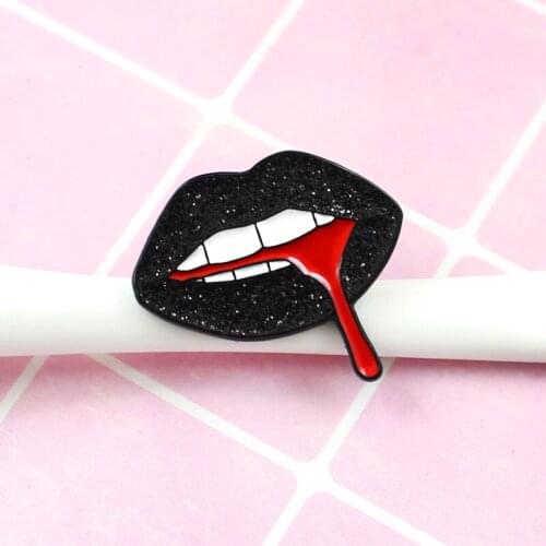 Personality Creative Black-lipped Brooch Halloween Rock Fans Concert Gift Badge Shirt Jeans Leather Fashion Accessories