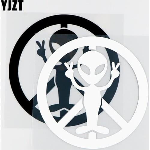 YJZT14.8X14.8CM Alien And Round UFO Space Vinyl Car Stickers Decal Black / Silver 10A-0180