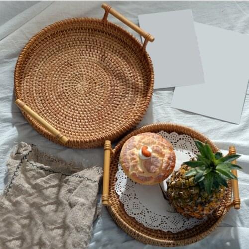 Rattan Handwoven Round Serving Tray Food Storage Plate With Wooden Handles Wicker Basket For Breakfast Drink Fruit Coffee Tea