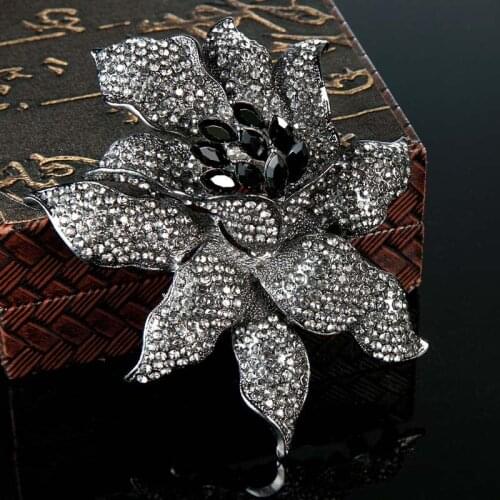 Luxurious Shiny Big Flower Brooches Wedding Accessories Relogio Feminino Hijab Pins For Women Noble Austrian Crystal Broches VAZ