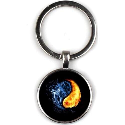 Retro Fashion Tai Chi Yin Yang Pattern Pendant Key Chain Charm Yin Yang Logo Key Ring Jewelry LGBT Key Chain Party Souvenir Gift