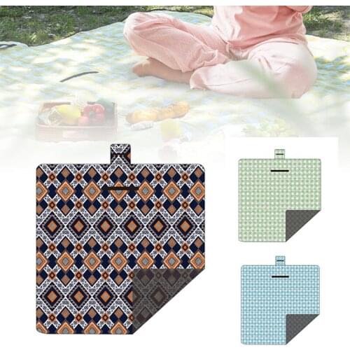 Newly Waterproof Square Picnic Blanket Sandproof Handy Beach Mat for Outdoor Can be Folded into A Bag Machine-wash Safe 2*2m