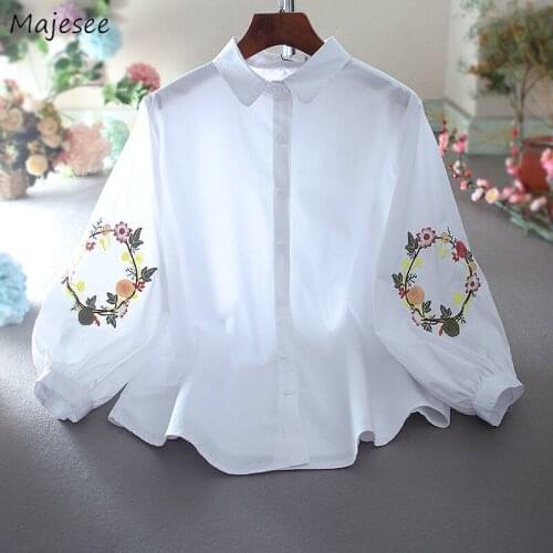 Shirts Women New Summer Fashion Ulzzang Vintage Temperament Floral Embroidery All-match Lantern Three Quarter Sleeve Female Tops