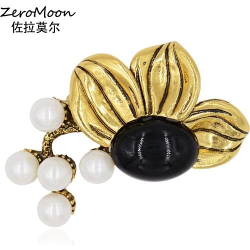 Retro Palace Style Pearl Brooch Pin Oval Resin Metal Leaves Women Clothing Fashion Jewelry Scarf Clip Accessory