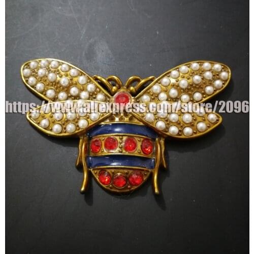 2017 Hot Bee bag hat Buckle Hooker Badges Pins for the Shoes Belt Garment insect clothing brooches bee hardware Accessories