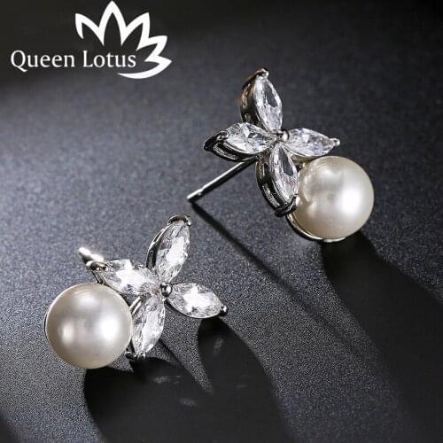 Queen Lotus 2018 New Korea ladies fashion earrings hanging pearl zircon earrings ladies personality four leaf flower earrings