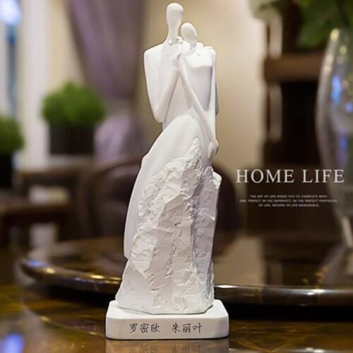 Modern minimalist Home Furnishing soft decoration Romeo and Juliet ornaments carved high-end gifts