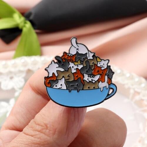 Cute Cats Enamel Pin Cat and fish Cartoon Brooches Girls Shirt Lapel Bag Brooch Animal Creative Jewelry Fashion for Gift