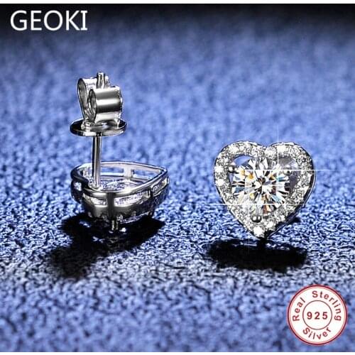 Geoki 925 Stetling Silver 0.5 Ct Heart Diamond Earrings 925 Sterling Silver Diamond Test Pass D Color VVS1 Moissanite Earringss