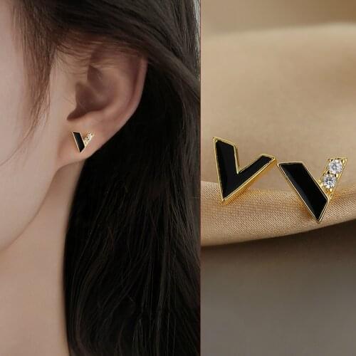 Korean Earrings Fashion Jewelry V Word Temperament Statement Earrings Oorbellen Brincos Stud Earrings For Women Wholesale