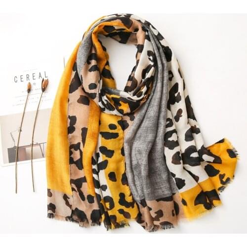 2021 new women fashion Foulard designer scarf Soft cotton and linen feel foulard luxe scarf shawl dual-use thin four seasons