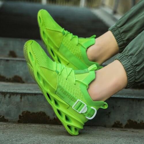 Fashion shoes Cool Men Sneakers Running Shoes Lightweight high quality soft outdoor couple