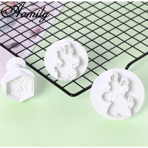Aomily 3pcs Elk Shape Cake Mold Cookie Cutter Fondant Cake Mold Spring Embossing Baking Mold Pastry Chocolate Cutter Mold Baking