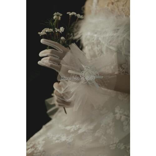 Romantic Wrist Bridal Gloves with Flower Wedding Gloves with Flower