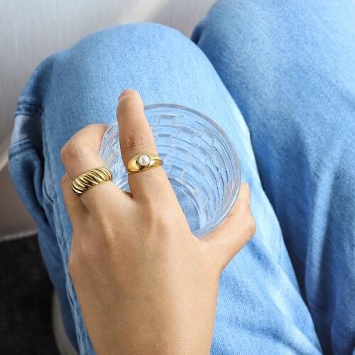 2021 New Design Vintage Stainless Steel Croissant Texture Gold Statement Ring Natural Freshwater Pearl Rings For Women