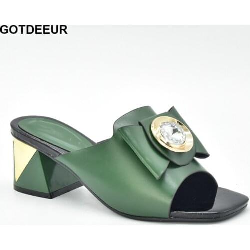 Italian Mid-heeled Shoes with Decorative Hardware for Comfortable Banquets, Party Shoes, African Party Shoes