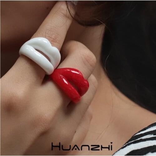 HUANZHI 2021 New Trendy Individuality Red Hot Lips Multicolor Round Resin Acrylic Ring Ring For Women Girls Party Finger Jewelry