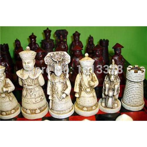 Collectibles Vintage 32 chess set with wooden Coffee table
