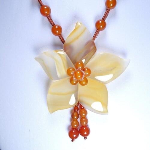 Womens Beads Sweater Chain Yellow Agate Necklace Pendant Chalcedony Water-drop Flowers Pendant Gift for Females Fine Jewelry