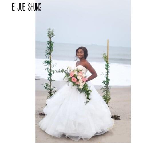 E JUE SHUNG African Beach Wedding Dresses Sweetheart Neck Lace Up Tiered Skirts Ball Gown Bridal Gowns Organza vestido de noiva