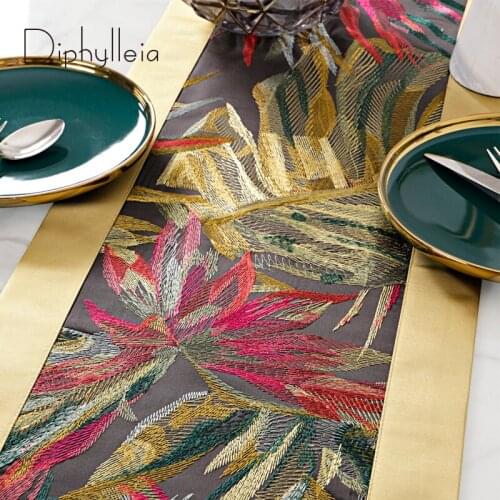Diphylleia Boutique Table Runner Art Modern Expressionist Design Floral Embroidered Luxury Bed Scarf For Hotels Homes Guestroom