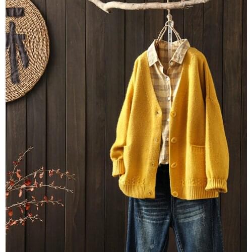 Autumn and winter new style literary simple pocket knitted sweater cardigan women loose core-spun yarn V-neck sweater coat