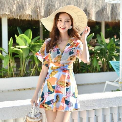 Add fat swimsuits, women cover their stomachs show their thinness holiday new large size conservative big chest gathering