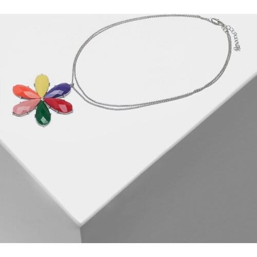 Amorita boutique Six-color floral pendant design for a stylish necklace