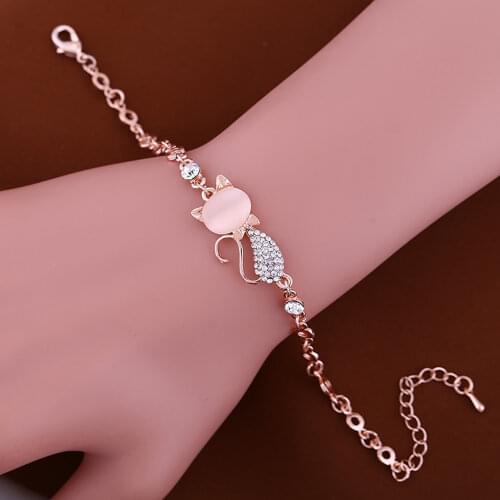 Fashion Elegant Women 4 Layers Rhinestone Flower Imitation Pearls Bracelet Elegant four layers imitation pearls, rhinestone flow