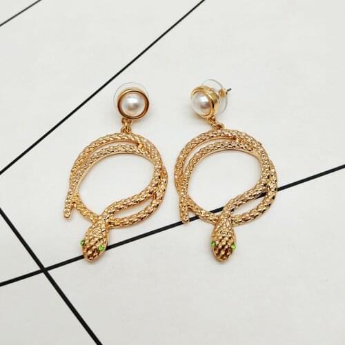 Exaggerated fashion temperament socialite street snap geometry palace restoring ancient ways metallic stud earrings