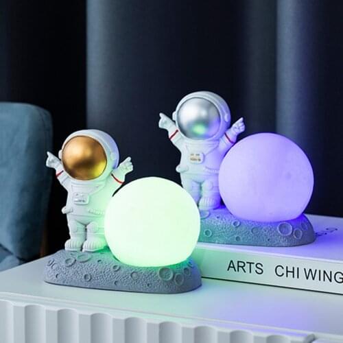 Modern Astronaut Table Lamp Art Deco Resin Lamp Table Bedroom Lamp Creative Living Room Loft Decoration Space Man Desk LightLamp