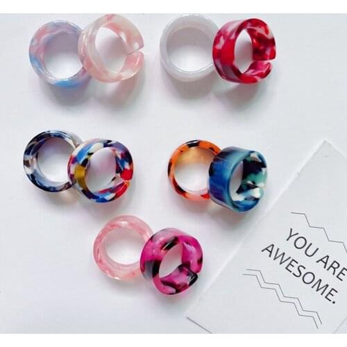5 Piece Set Acrylic Wedding Bands Open Rainbow Transparent Resin Mold Plastic Ring for Women Jewelry Ring Travel Accessories