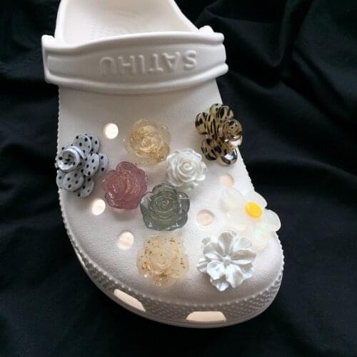 Vintage Croc Charms DIY Shoe Decorations Women Cute Flowers Shoe Buckle Croc Charms Designer All-match Clogs Accessories Fashion