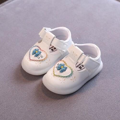 Girls Princess Shoes Toddlers Cartoon Pink Anti-collision Shoes 2021 Autumn Toes-capped Baby Shoes Cute Fashion Flats Heart Chic