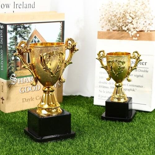 1PC Plastic Trophy Kids Sports Competitions Award Toy for School Kindergarten